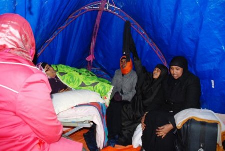 Hollandalı Türkler bayramda sokakta kalan mültecileri de unutmadı