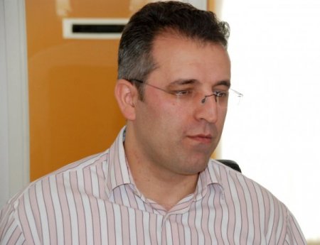 Hollandalı Vali Türk aileyi evinde ziyaret etti, Türk kahvesi içti