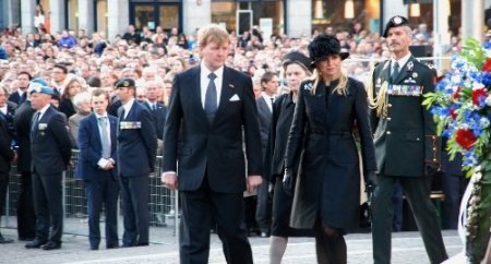 Hollanda'nın yeni Kral ve Kraliçesi, 'Ulusal Anma' günü törenine katıldı