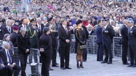 Hollanda'nın yeni Kral ve Kraliçesi, 'Ulusal Anma' günü törenine katıldı