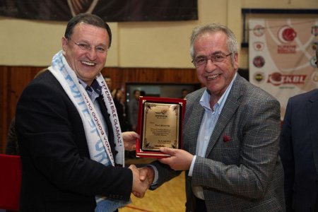 Homend’e emeği geçenlere plaket