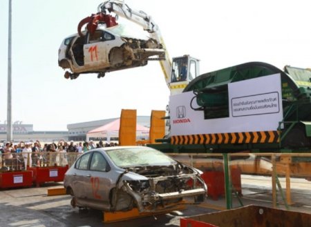 Honda, Tayland’daki Selden Zarar Gören Araçların İmhasına Başladı