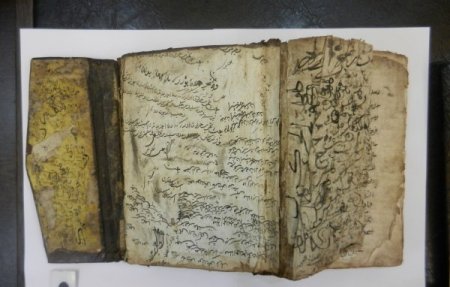 Hopa'da 4 kişi tarihi eser niteliğindeki 4 kitapla yakalandı