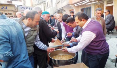 Hopa'da 5 bin kişiye aşure ikram edildi