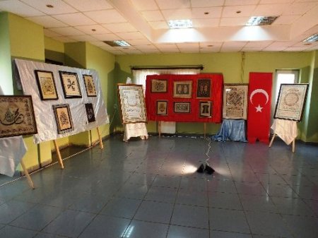 Hopa'da hat ve tezhip sergisi