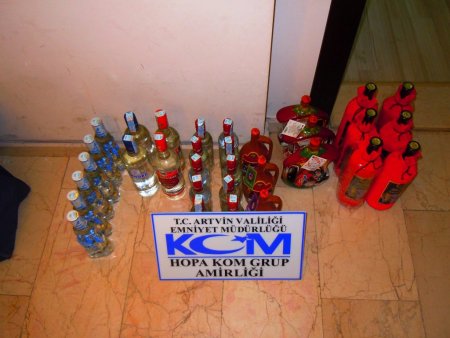Hopa'da kaçak sigara ve içki ele geçirildi