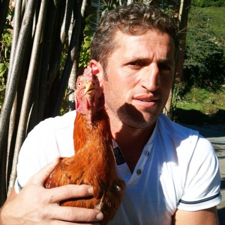 Horozu için burun estetiğinden vazgeçti