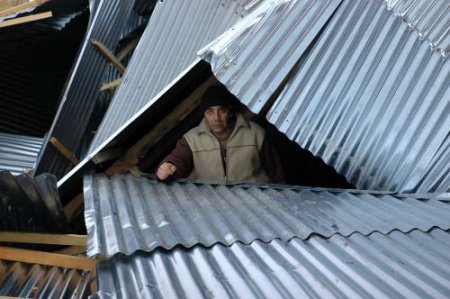 Hortum Arıları Ve Çatıları Yuttu