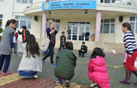 Hoşgörü, yarıyıl tatilinde öğrencilerine İngilizce pratik imkanı sağlıyor