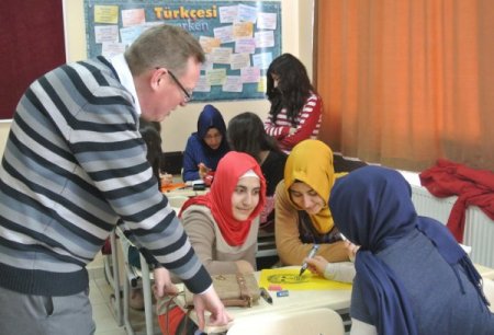 Hoşgörü, yarıyıl tatilinde öğrencilerine İngilizce pratik imkanı sağlıyor