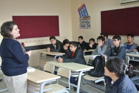 Hoşgörü, yarıyıl tatilinde öğrencilerine İngilizce pratik imkanı sağlıyor