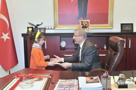 Hoşgörü öğrencileri, Vali Cerrah’ı ziyaret etti