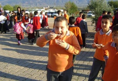 Hoşgörü’den kardeş okula aşure