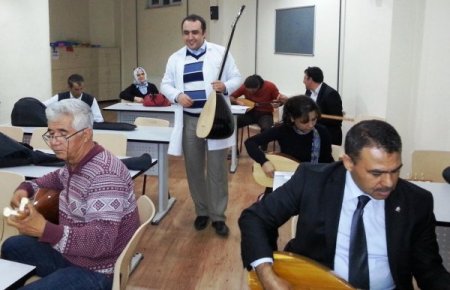 Hoşgörü’den velilere bağlama kursu