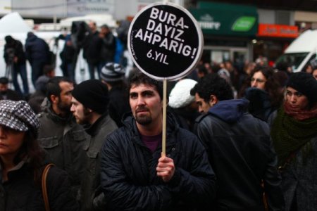 Hrant Dink'i yağmur altında andılar