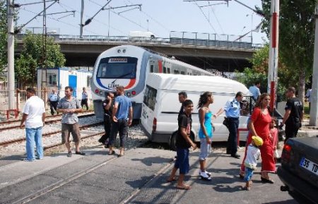 Hukukçular Anayasa Değişikliğini Anlatmak İçin Mersin'e Geldi