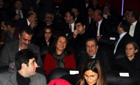 'Hükümet Kadın'ın oyuncuları Akbağ ve Midyat: Barış sürecine çok umutlandık