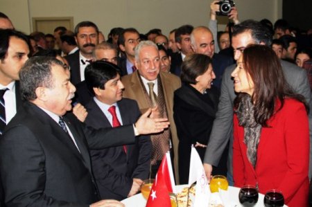 'Hükümet Kadın'ın oyuncuları Akbağ ve Midyat: Barış sürecine çok umutlandık