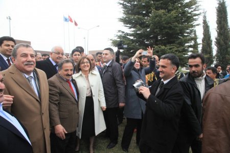 'Hükümet şehit ve gazilerin hatıralarına halel getirecek yaklaşımda olmaz'