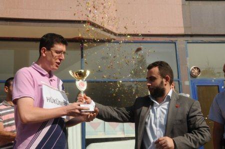 Hükümete, zam şampiyonluğu kupası verdiler