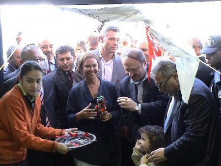Hülya Avşar, Ardahan'da Spor Salonunun Açılışını Yaptı