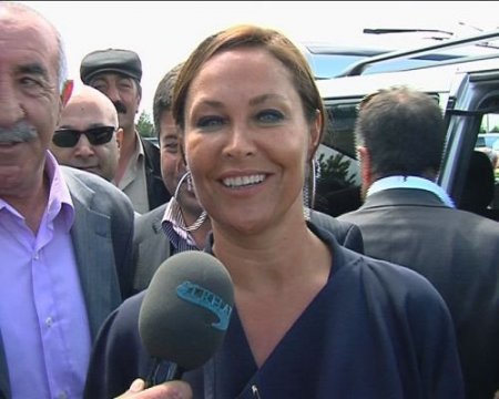 Hülya Avşar, Kars'tan Geçti