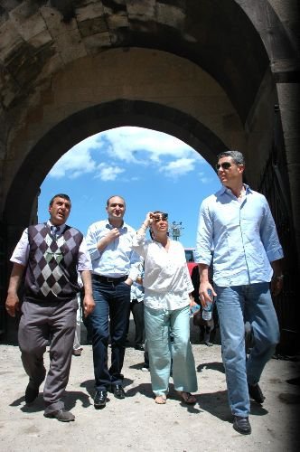 Hülya Avşar Ani Harabeleri'ne Hayran Kaldı