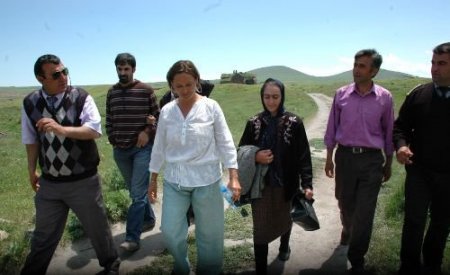 Hülya Avşar Ani Harabeleri'ne Hayran Kaldı