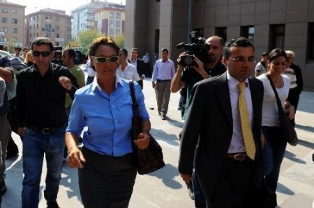 Hülya Avşar İfade Vermek İçin Adliyeye Geldi