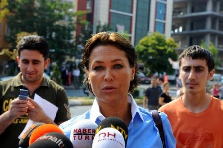 Hülya Avşar İfade Vermek İçin Adliyeye Geldi