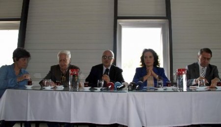 Hülya Koçyiğit: Sevgi ve kardeşlik dilini benemsemeliyiz