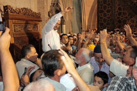Hunat Camii’nde Sakal-ı Şerif İzdihamı