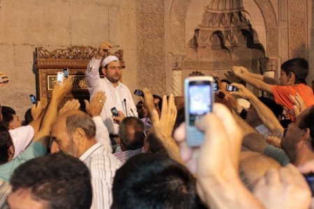 Hunat Camii’nde Sakal-ı Şerif İzdihamı
