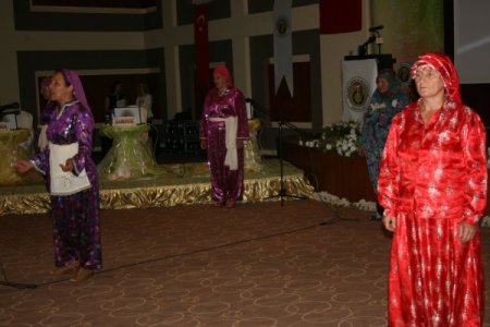 Hünerlerini Tarlada Değil Sahnede Sergilediler