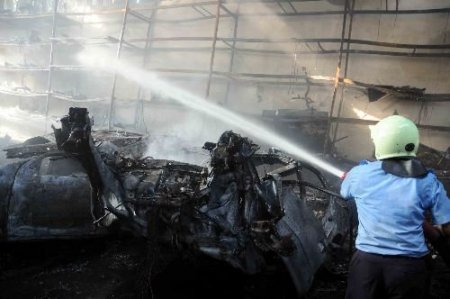 Hurda Araç Deposunda Yangında Biri İş Makinesi 10 Araç Zarar Gördü