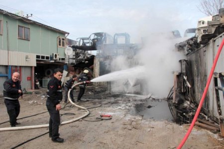 Hurda deposunda yangın çıktı, Bursa dumana büründü