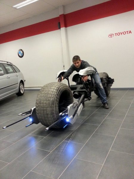 Hurda malzemeyle Batman motosikleti yaptı