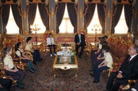 Hüseyin Avni Mutlu, koltuğunu Defne Turan'a devretti