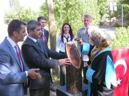 Hüseyin Celal Yardımcı Fen Lisesi'nde Mezunlara Kutlama