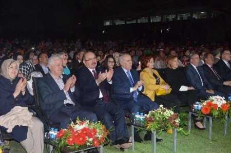 Hüseyin Çelik, Türkçe Olimpiyatları'nda birlik ve beraberlik çağrısı yaptı