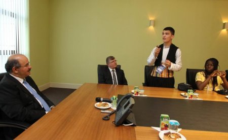 Hüseyin Çelik: Devletin Yapamadığını Türk Okulları Yapıyor