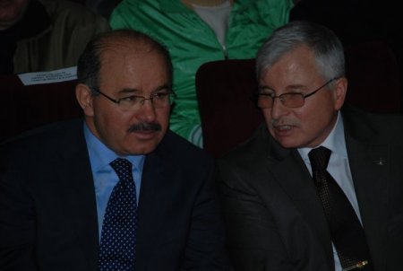 Hüseyin Çelik:ak Olan Alnımıza Kara Çamur Sürmeye Çalışanın Alnını Karışlarız