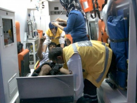 Husumet yüzünden çıkan kavgada baba ile 2 çocuğu yaralandı