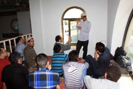 Hutbe işaret diline çevrilince işitme engellilerin cumaya ilgisi arttı