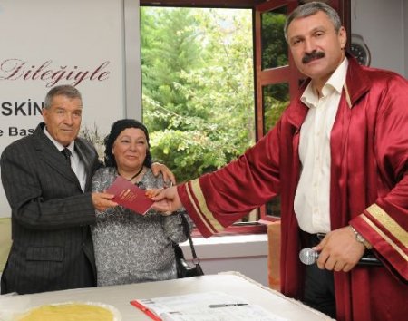 Huzur Evinde Dünya Evine Girdiler
