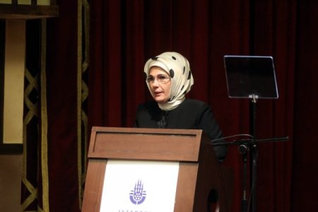 'Huzur Sokağı' tiyatro sahnesinde