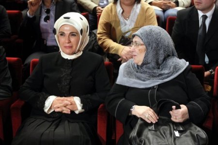 'Huzur Sokağı' tiyatro sahnesinde