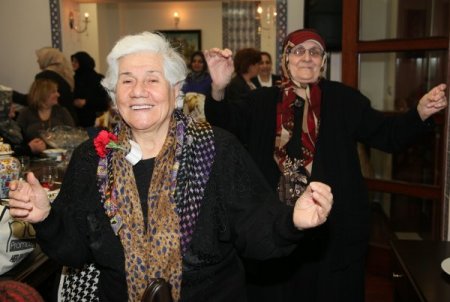 Huzurevi Sakinleri Kadınlar Günü Kutlamasında Eğlendi