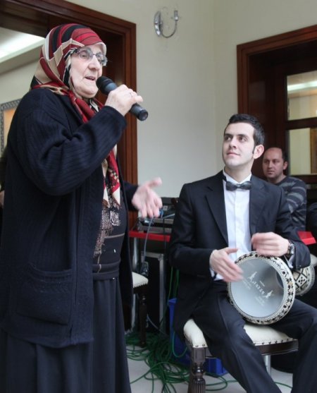 Huzurevi Sakinleri Kadınlar Günü Kutlamasında Eğlendi