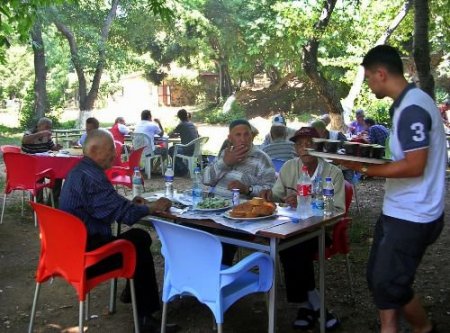 Huzurevi Sakinleri Karacabey Boğazı'nı Gezdi